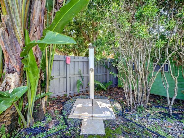 3281 NE 15th Ave, Oakland Park FL 33334