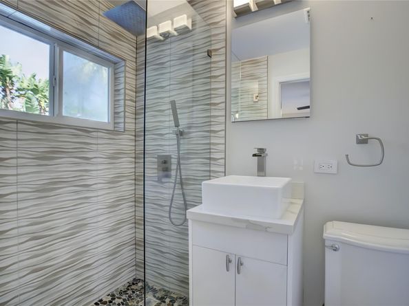 3281 NE 15th Ave, Oakland Park FL 33334