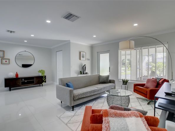 3281 NE 15th Ave, Oakland Park FL 33334
