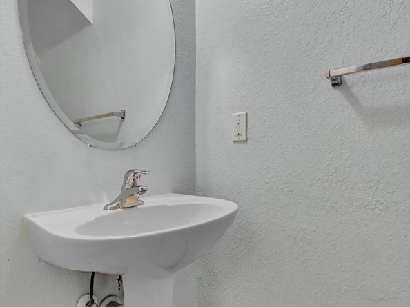 21421 NW 13th Ct 211, Miami FL 33169