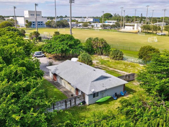 2227 NE 3rd Avenue 1 & 2, Delray Beach FL 33444