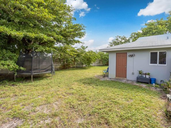 2227 NE 3rd Avenue 1 & 2, Delray Beach FL 33444