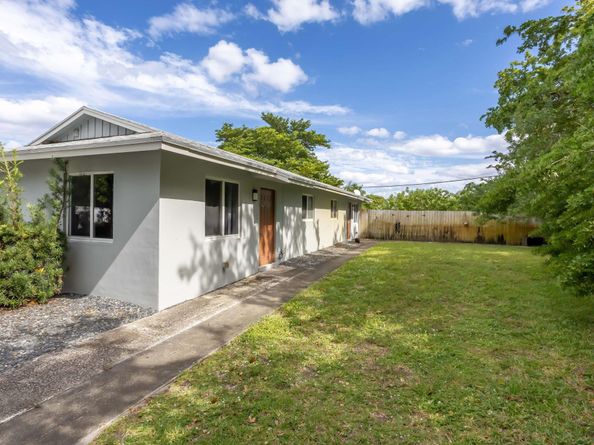 2227 NE 3rd Avenue 1 & 2, Delray Beach FL 33444