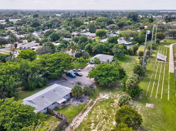 2227 NE 3rd Avenue 1 & 2, Delray Beach FL 33444