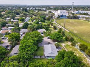 2227 NE 3rd Avenue 1 & 2, Delray Beach FL 33444