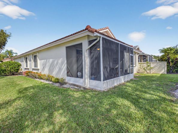 8074 Bellafiore Way, Boynton Beach FL 33472