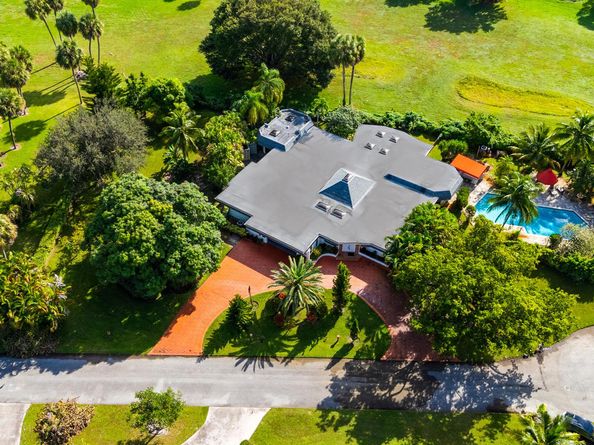 5104 White Oak Lane E, Tamarac FL 33319