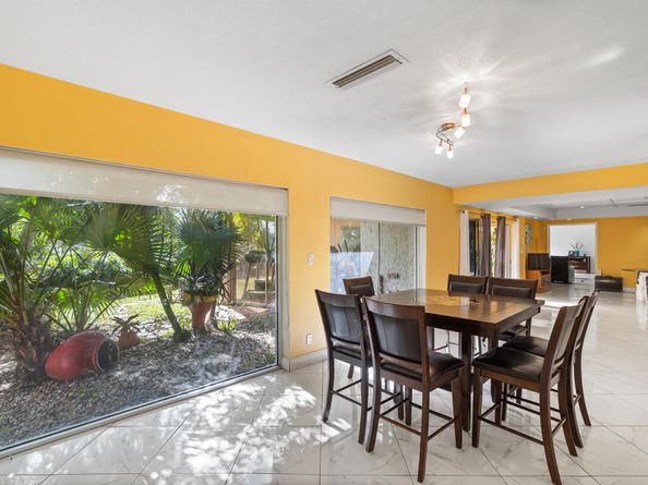 5104 White Oak Lane E, Tamarac FL 33319