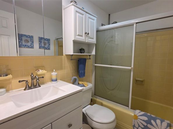 1030 SW 11th St 5m, Hallandale Beach FL 33009