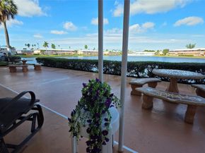 1030 SW 11th St 5m, Hallandale Beach FL 33009