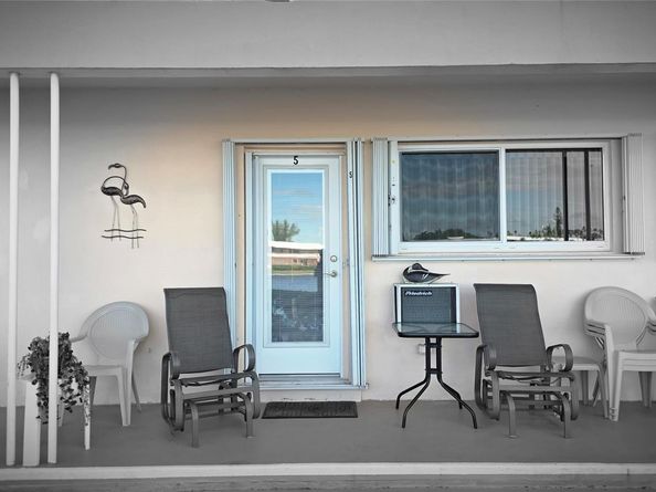 1030 SW 11th St 5m, Hallandale Beach FL 33009