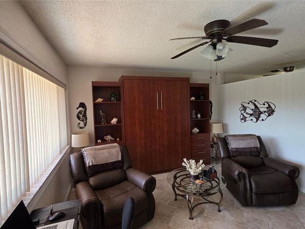 1030 SW 11th St 5m, Hallandale Beach FL 33009