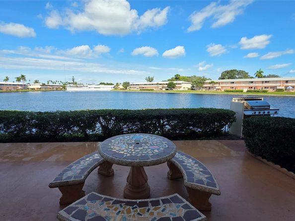 1030 SW 11th St 5m, Hallandale Beach FL 33009