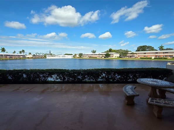 1030 SW 11th St 5m, Hallandale Beach FL 33009