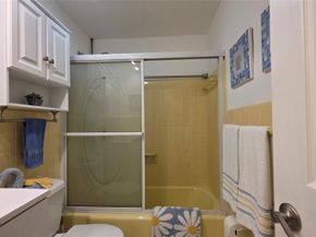 1030 SW 11th St 5m, Hallandale Beach FL 33009