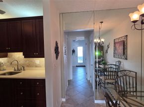 1030 SW 11th St 5m, Hallandale Beach FL 33009