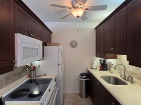 1030 SW 11th St 5m, Hallandale Beach FL 33009