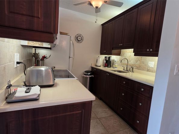 1030 SW 11th St 5m, Hallandale Beach FL 33009