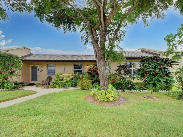 219 Lake Meryl Drive, West Palm Beach FL 33411