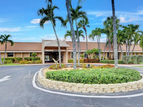 219 Lake Meryl Drive, West Palm Beach FL 33411