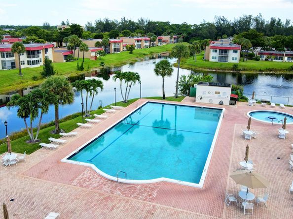 219 Lake Meryl Drive, West Palm Beach FL 33411