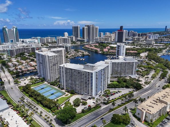 2500 Parkview Dr 1710, Hallandale Beach FL 33009