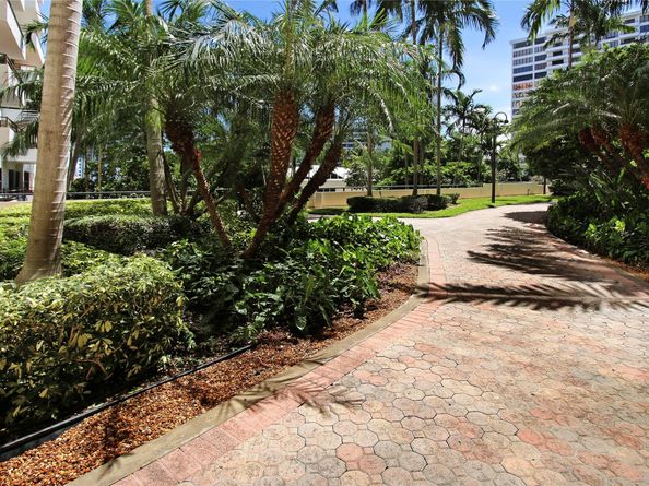 2500 Parkview Dr 1710, Hallandale Beach FL 33009