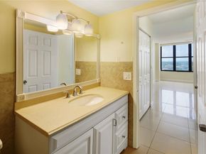 2500 Parkview Dr 1710, Hallandale Beach FL 33009