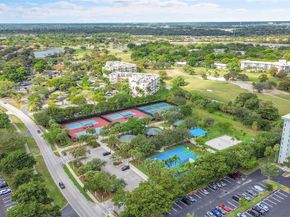 3900 Oaks Clubhouse Dr 507, Pompano Beach FL 33069