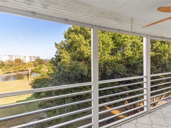 3900 Oaks Clubhouse Dr 507, Pompano Beach FL 33069