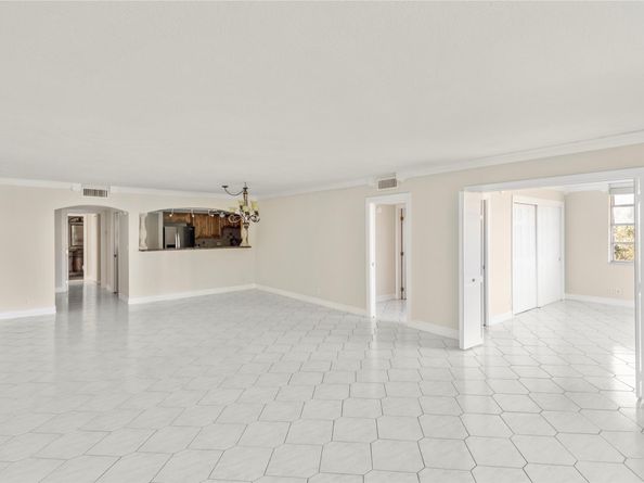 3900 Oaks Clubhouse Dr 507, Pompano Beach FL 33069