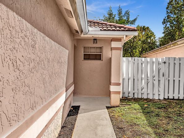 13400 NW 5th Ct, Plantation FL 33325