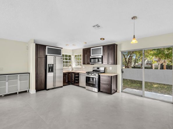 13400 NW 5th Ct, Plantation FL 33325