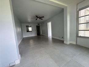 9235A Lagoon Pl 310, Davie FL 33324