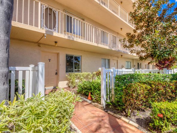 6865 Huntington Lane 105, Delray Beach FL 33446