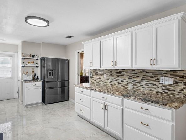 9040 NW 20th St, Pembroke Pines FL 33024