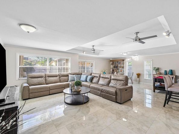 9040 NW 20th St, Pembroke Pines FL 33024