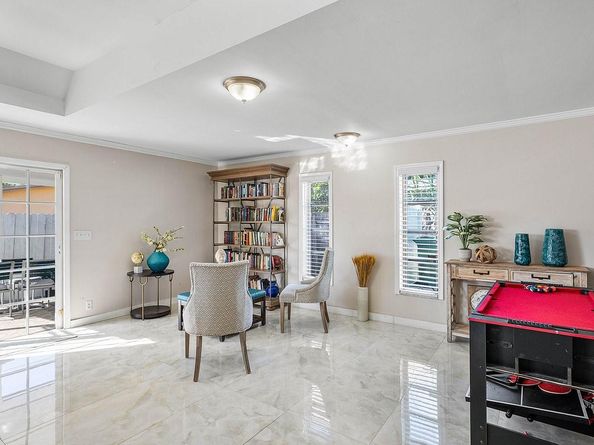 9040 NW 20th St, Pembroke Pines FL 33024