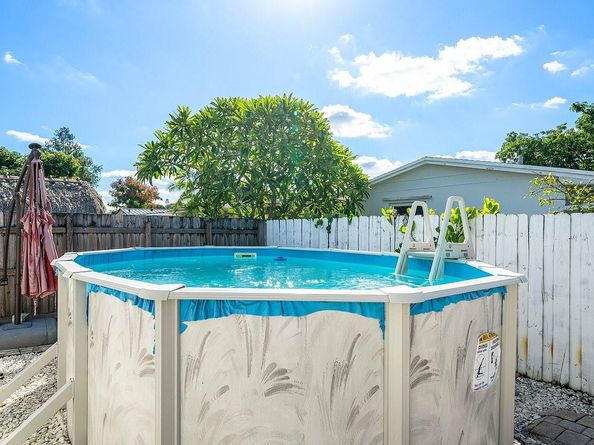 9040 NW 20th St, Pembroke Pines FL 33024