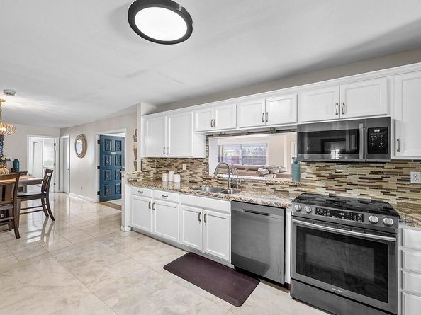 9040 NW 20th St, Pembroke Pines FL 33024