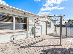 9040 NW 20th St, Pembroke Pines FL 33024