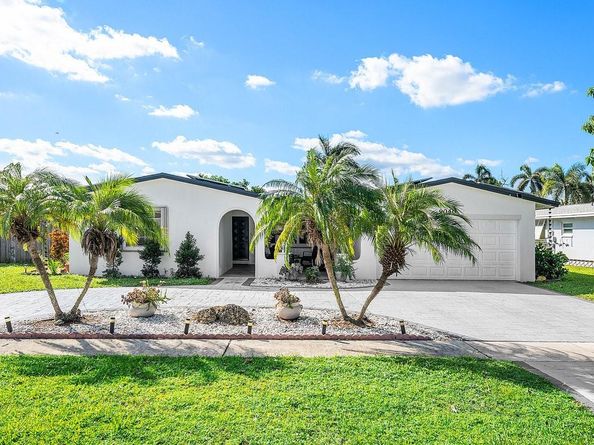 9040 NW 20th St, Pembroke Pines FL 33024