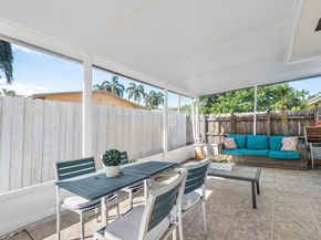 9040 NW 20th St, Pembroke Pines FL 33024