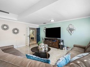 9040 NW 20th St, Pembroke Pines FL 33024