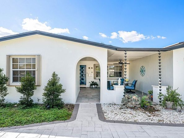 9040 NW 20th St, Pembroke Pines FL 33024