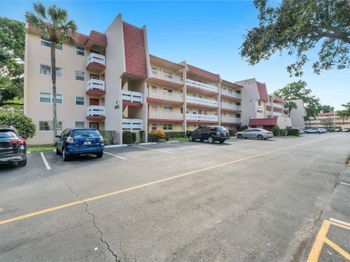 1015 Country Club Dr