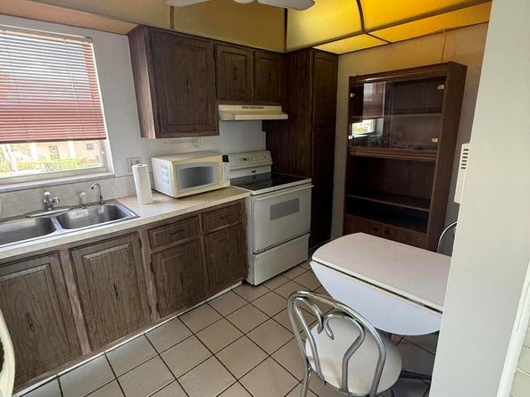 352 Lake Dora Drive 352, West Palm Beach FL 33411