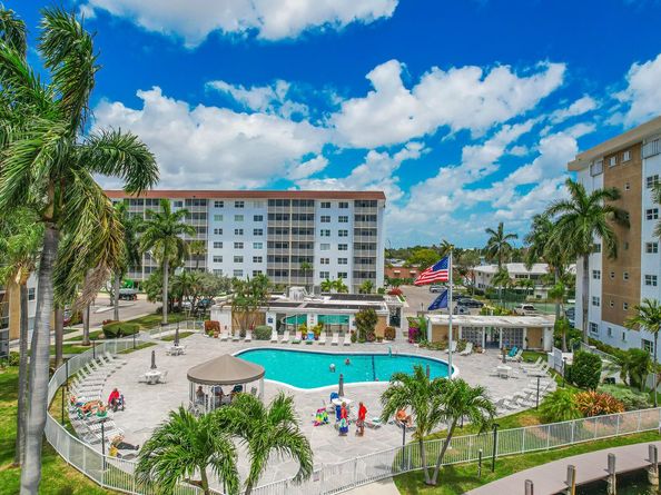 3010 NE 16th Ave 405, Oakland Park FL 33334