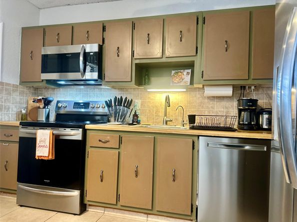 3010 NE 16th Ave 405, Oakland Park FL 33334