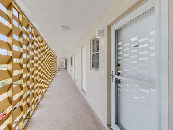 3010 NE 16th Ave 405, Oakland Park FL 33334